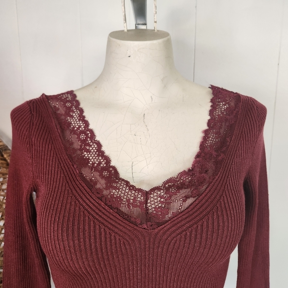 H&M Divided V-Neck Ribbed Long Sleeve Burgundy Lace Sweater Size Xs Wimsigoth - Picture 4 of 6